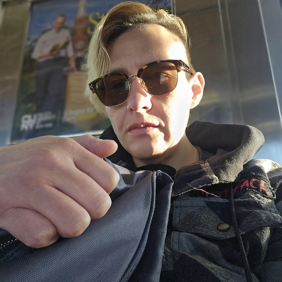 Meet your Posher, Alejandro - Picture 6 of 8